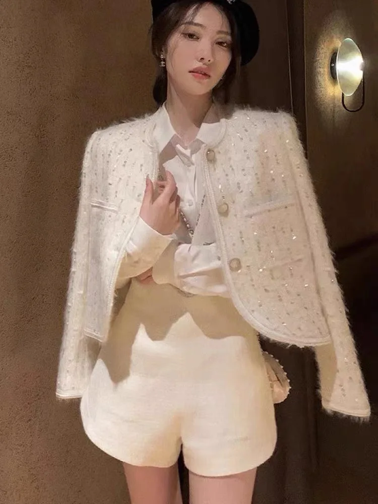 2022 Новая женская одежда Entry Lux с тяжелой вышивкой пайетками, короткая модель в стиле светской львицы белого цвета, пальто для женщин Изображение 0