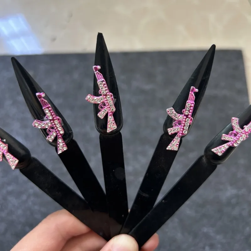 5шт Розовый Кролик, дизайн Пистолета, Подвески для дизайна ногтей, 3D Кролик, Сплав Металла, Стразы, Украшения для ногтей, Бриллиантовый Аксессуар, Маникюр Изображение 5