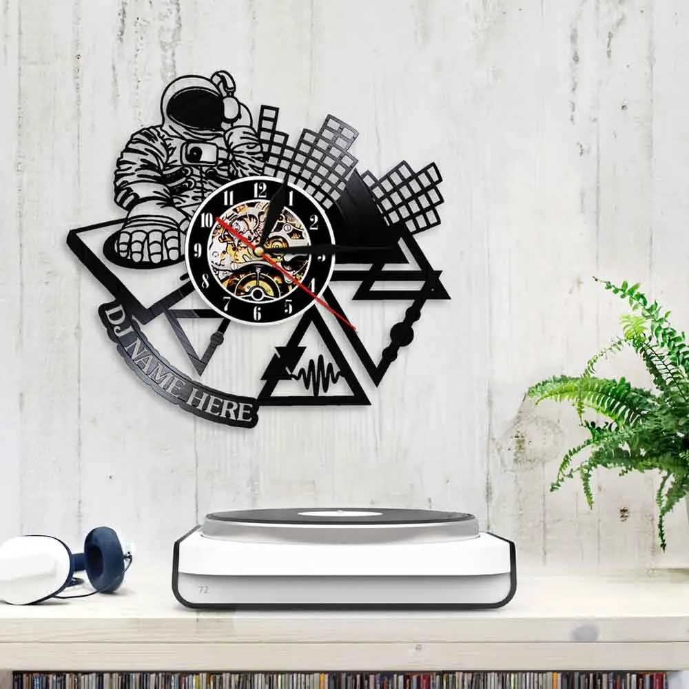 DJ Art Музыкальная виниловая пластинка Настенные часы Настройка имени ди-джея Индивидуальный настенный арт-декор Часы Часы Уникальный подарок для любителя ди-джея Изображение 3