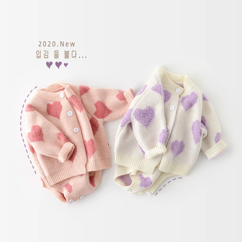 Корейская жаккардовая куртка Love для маленьких девочек с треугольным свитером в виде лианы, комплект из двух предметов, мягкая Детская одежда для маленьких мальчиков, комплекты юбок для девочек Изображение 1