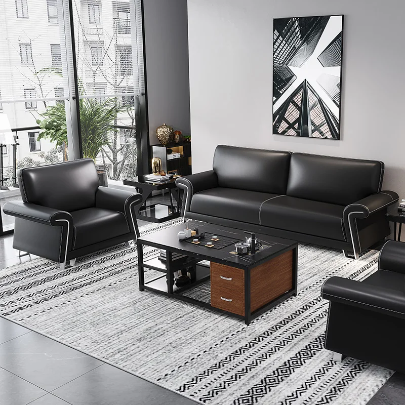 Сочетание офисного дивана и чайного столика простая приемная на троих кожаный диван для переговоров на приеме в офисе Изображение 1