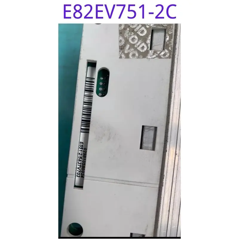 Функция подержанного преобразователя частоты E82EV751-2C мощностью 0,75 кВт была протестирована и остается неизменной Изображение 1