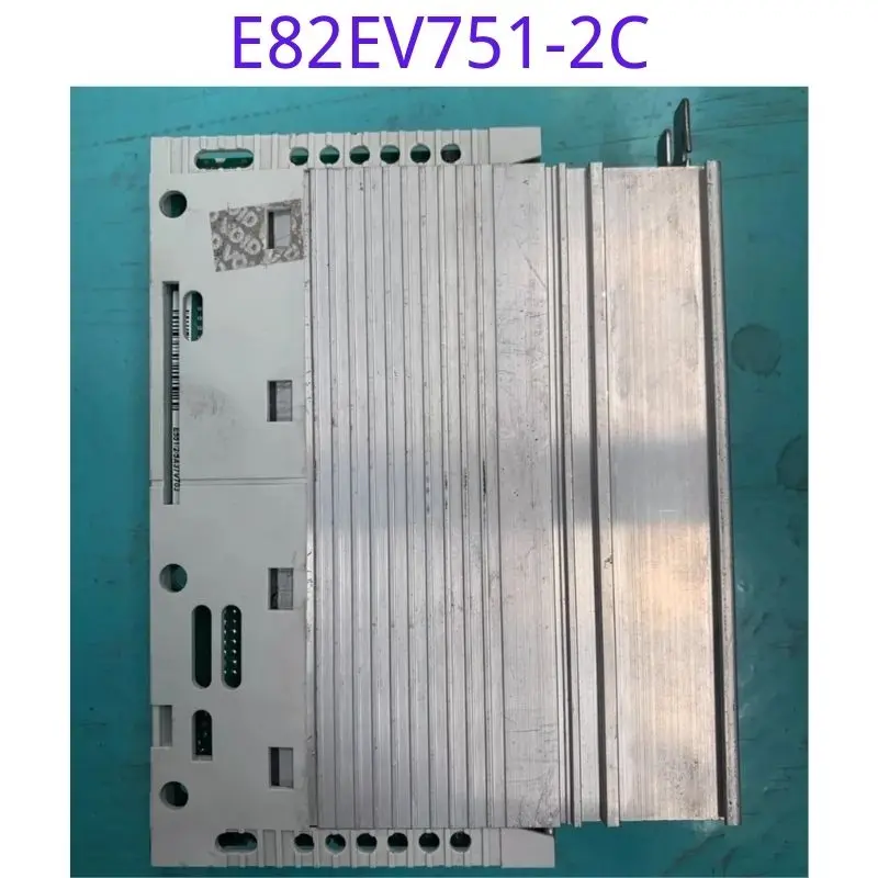 Функция подержанного преобразователя частоты E82EV751-2C мощностью 0,75 кВт была протестирована и остается неизменной Изображение 2