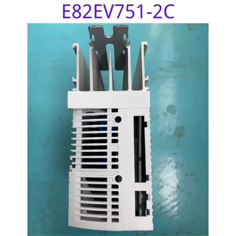 Функция подержанного преобразователя частоты E82EV751-2C мощностью 0,75 кВт была протестирована и остается неизменной Изображение 3