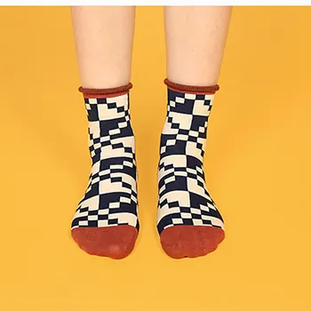Винтажные Клетчатые Гофрированные женские носки Повседневный Игривый Новый Нишевый дизайн Хлопчатобумажных носков для девочек
