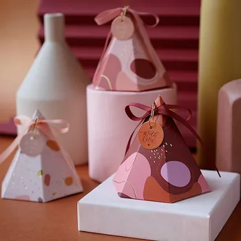 Розовая подарочная коробка Пирамида Свадебные сувениры Коробка конфет Детский душ Детский День рождения Шоколад Бумажная коробка с лентой Упаковочные коробки